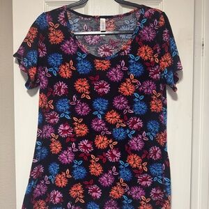 Medium LuLaRoe Classic tee. Beautiful bright floral pattern. High-low hem.